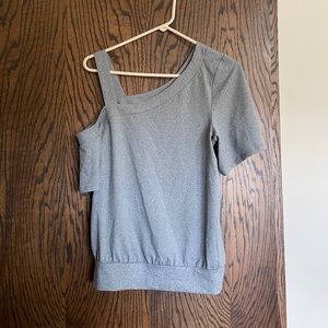 Medium Buckle Daytrip Cold Shoulder